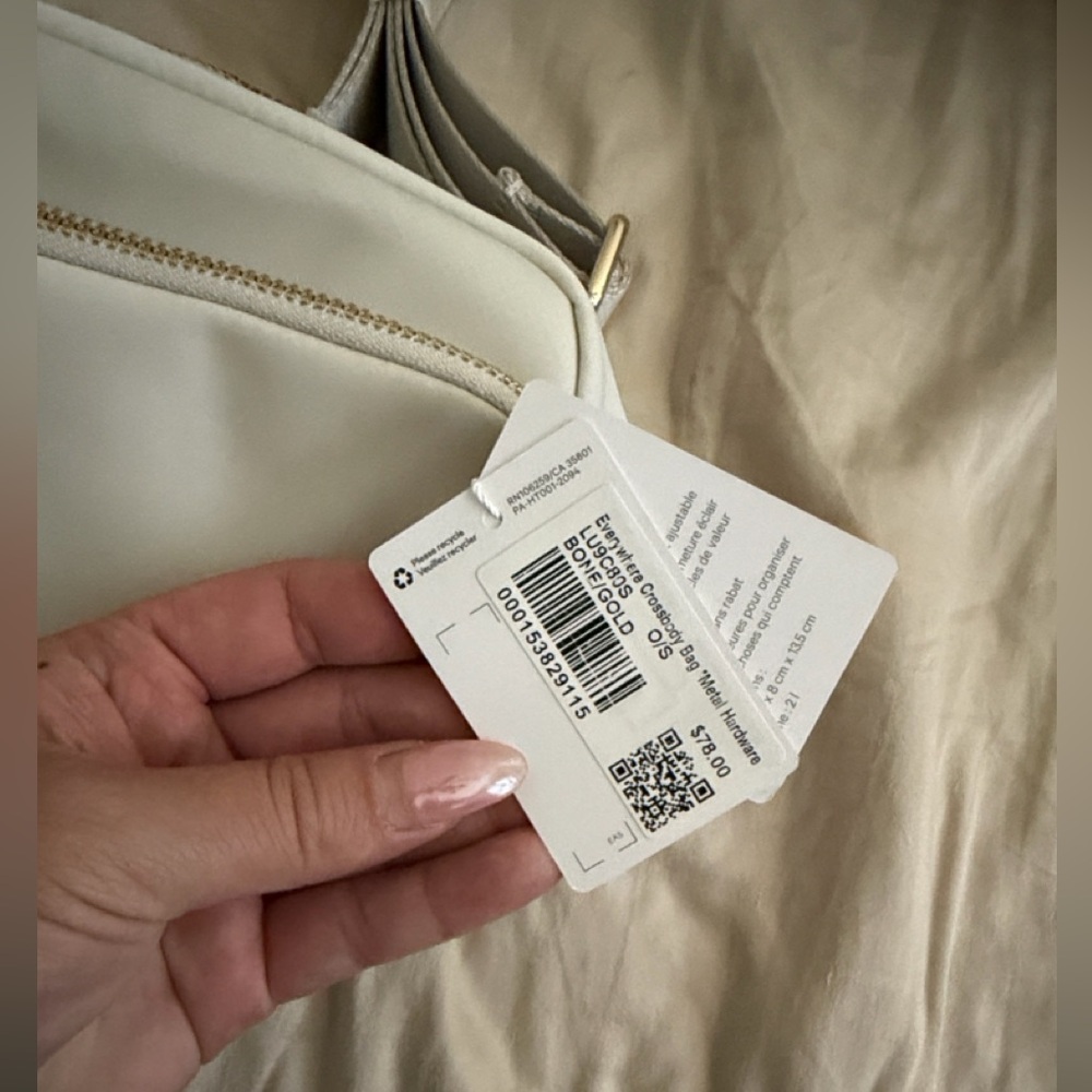 NWT Lululemon Everywhere Crossbody Bag in Bone/Gold hardware - Picture 3 of 4